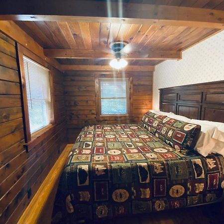 Cozy Cabin At Bear Mountain Log Cabins Eureka Springs Exterior foto