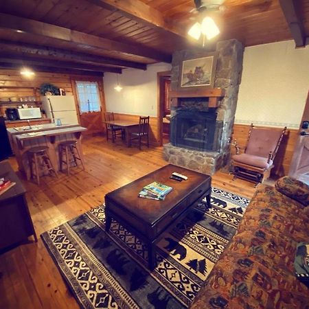 Cozy Cabin At Bear Mountain Log Cabins Eureka Springs Exterior foto