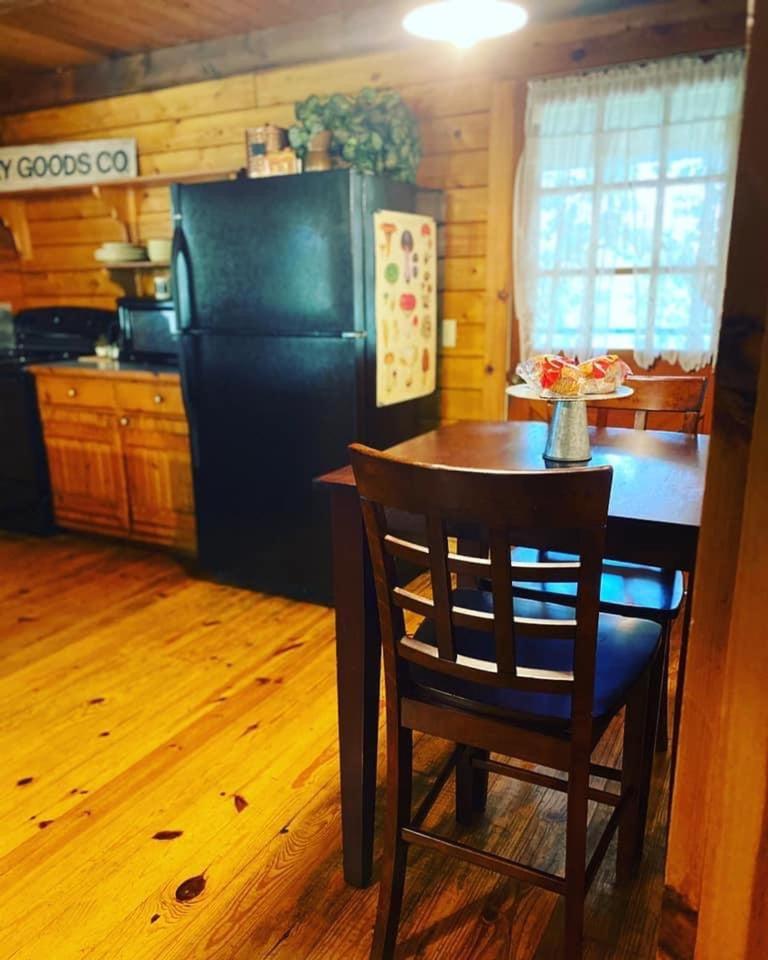 Cozy Cabin At Bear Mountain Log Cabins Eureka Springs Exterior foto